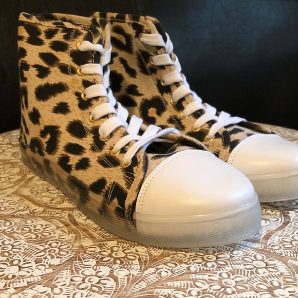 NWT Unique & Chic Leopard Print High Top Sneakers - Picture 8 of 15